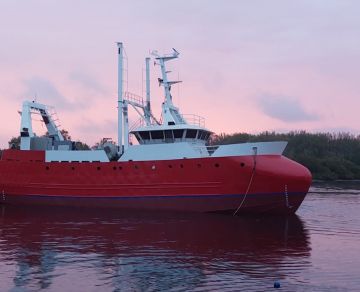 Con la botadura del pesquero Skipper, puerto Quequén recupera la industria naval